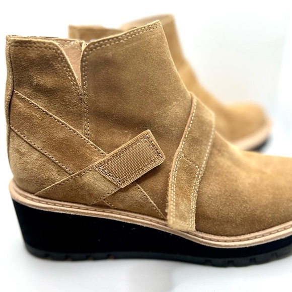 NWOT Eileen Fisher Cargo Platform Wedge Ankle Bootie. Color: Savana Size: 6.5 - Picture 10 of 15